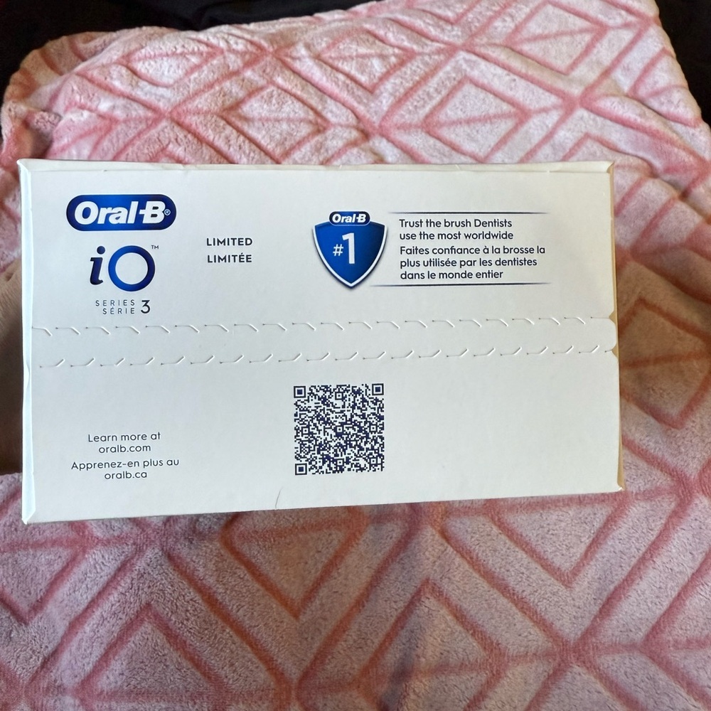 Oral-B iO Series 3 Electric Toothbrush Box - Picture 5 of 6